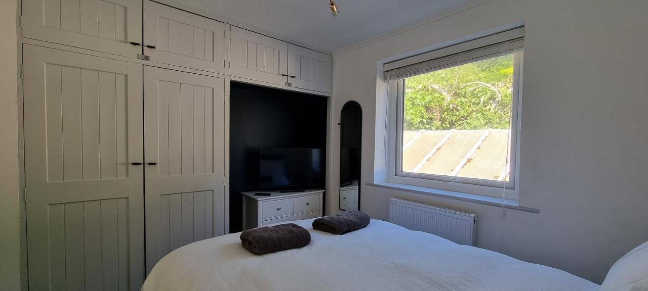 Brand New Central Balcony Flat - Hastings Holidays Bagian luar foto